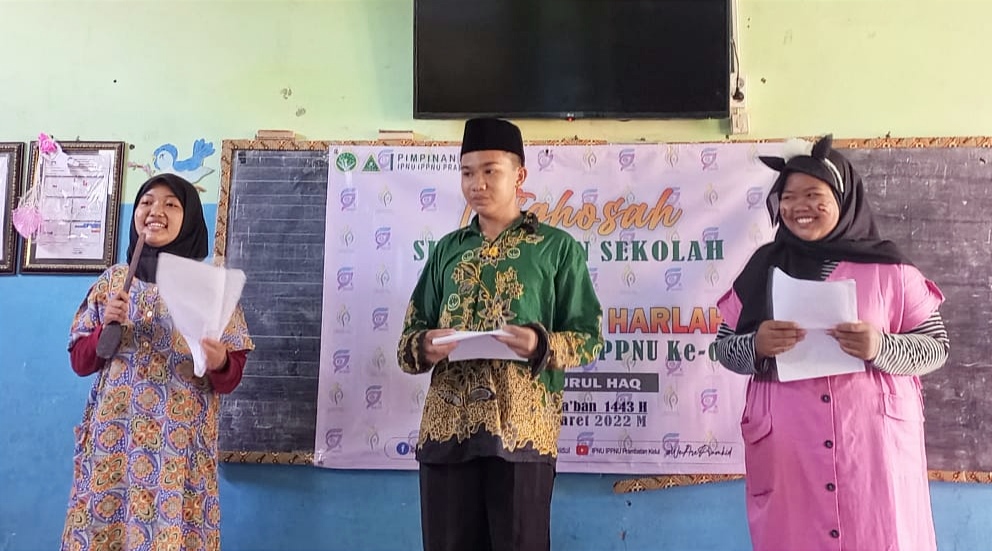 Persembahan Puisi Berantai oleh IPNU-IPPNU Prambatan Kidul [Doc. Tim Media IPNU-IPPNU Prambatan Kidul]